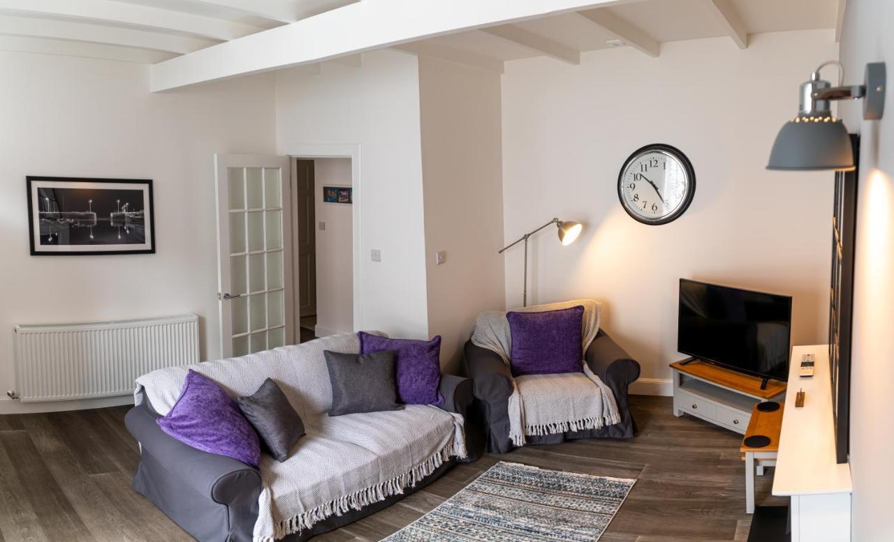 The Old Paint Shop Apartment - Centrally Situated 앤스투루더 외부 사진